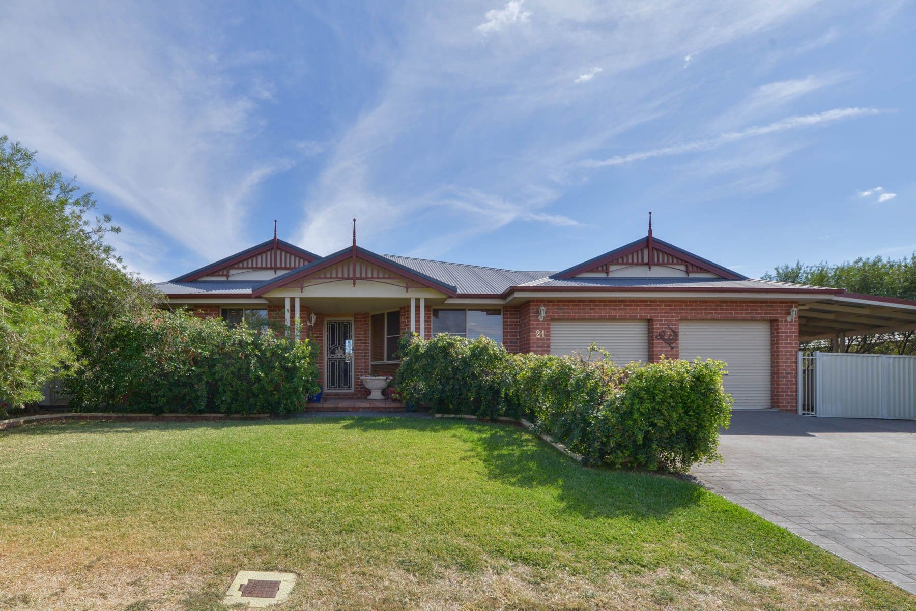 37 Warburton Drive, Westdale - Thumbnail 2