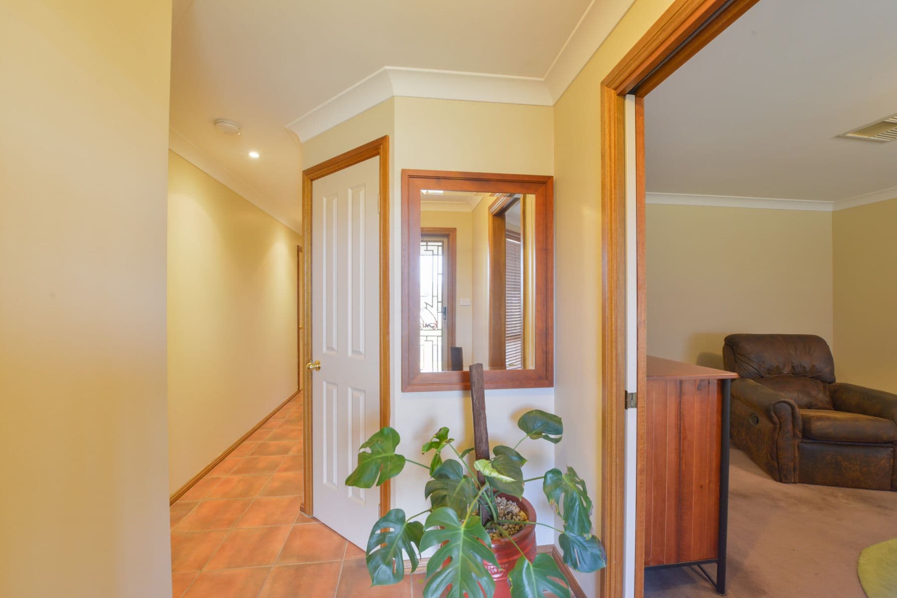 37 Warburton Drive, Westdale - Thumbnail 3