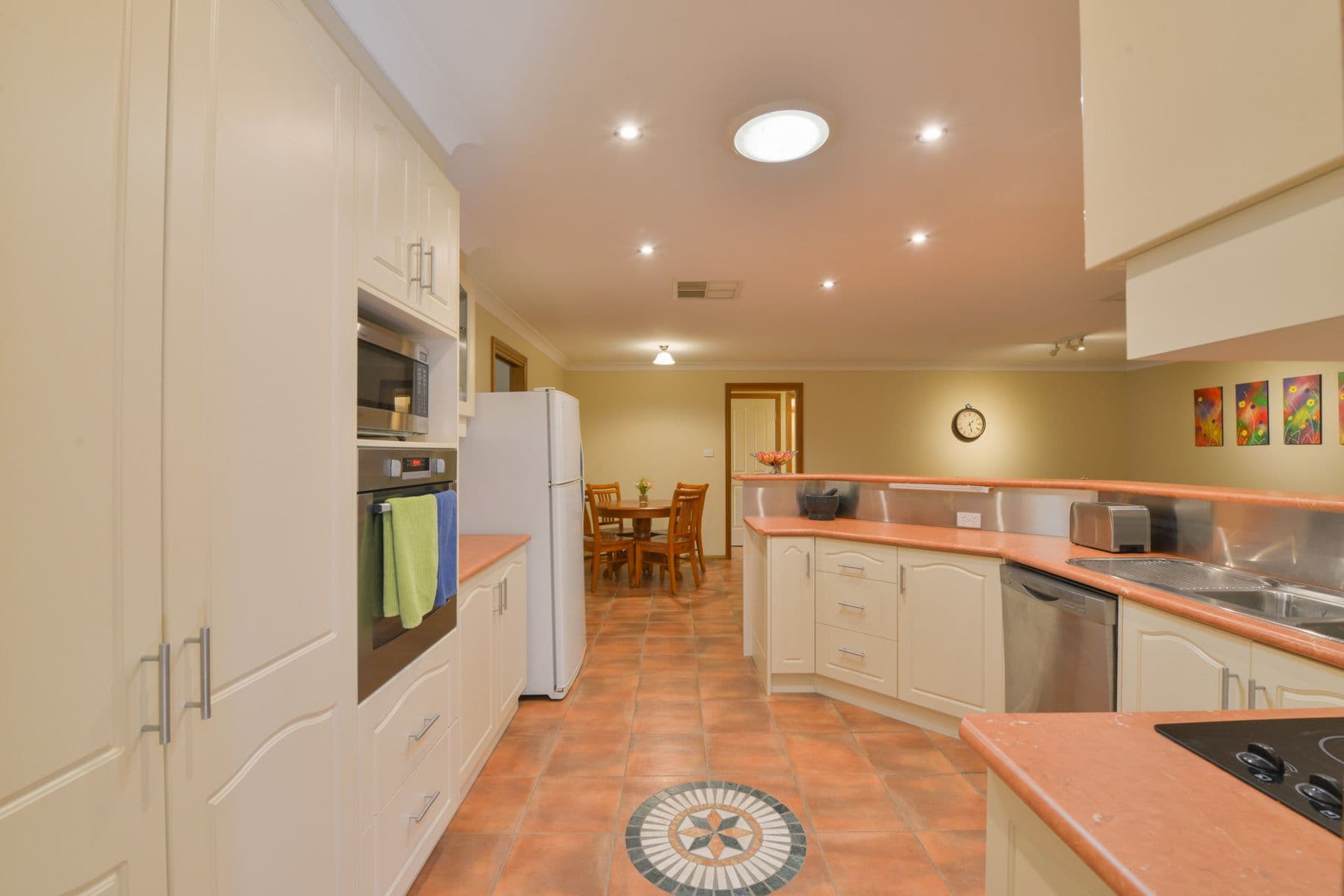 37 Warburton Drive, Westdale - Thumbnail 6