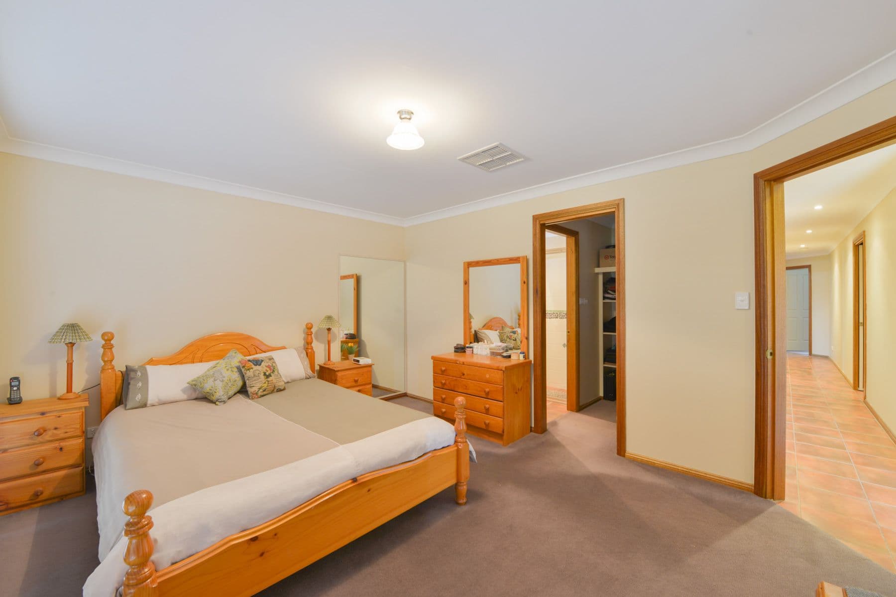 37 Warburton Drive, Westdale - Thumbnail 8