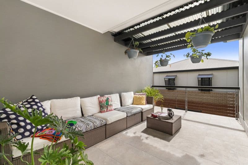 11 Cardross Street, Yeronga QLD 4104, Yeronga - Thumbnail 3