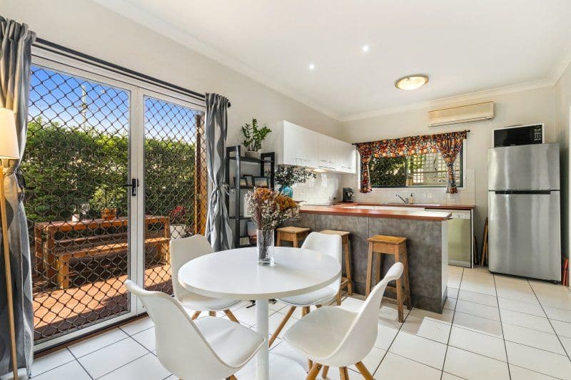 11 Cardross Street, Yeronga QLD 4104, Yeronga - Thumbnail 4