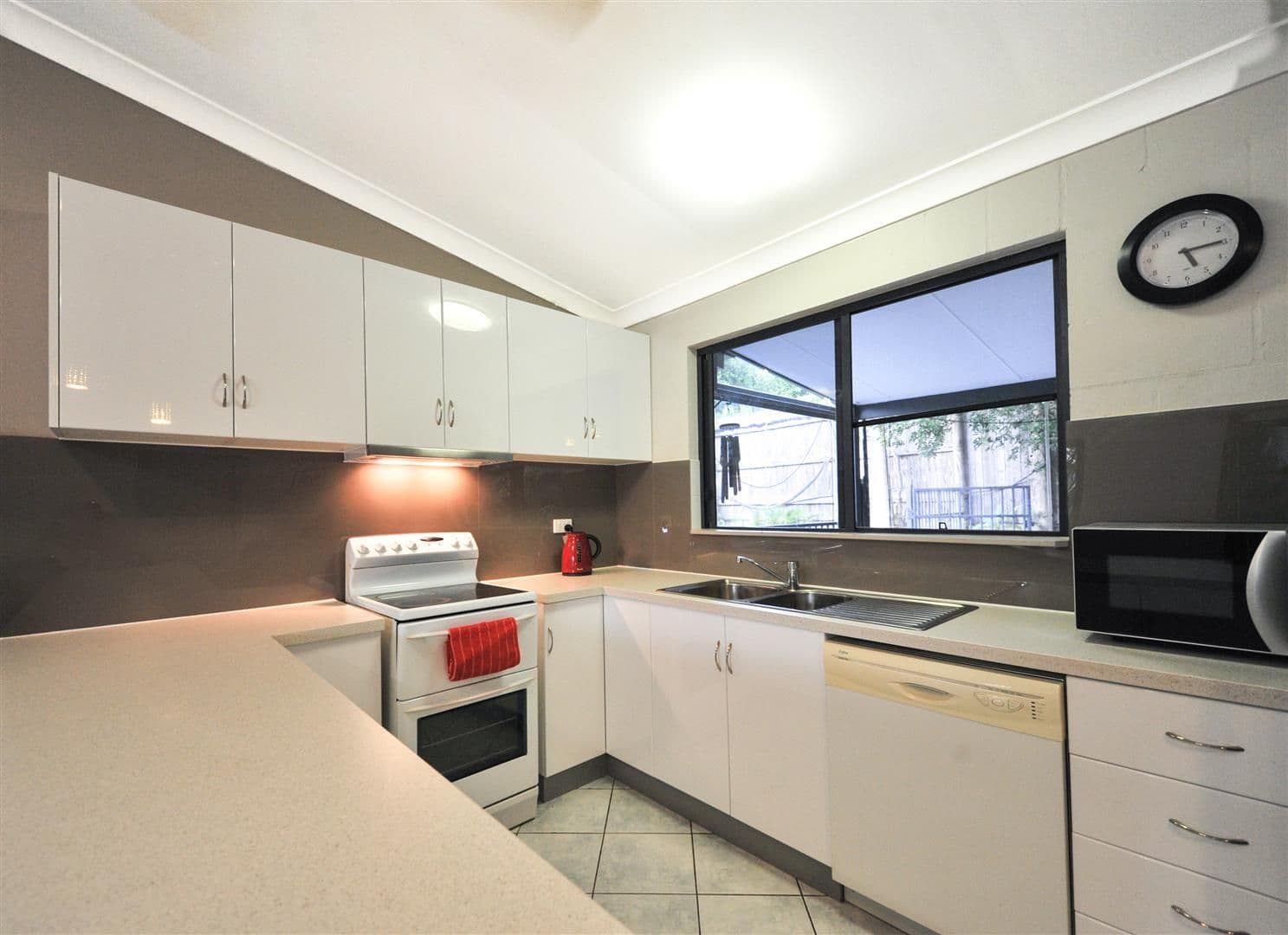 10 Duell Road, CANNONVALE QLD 4802, Cannonvale - Thumbnail 4