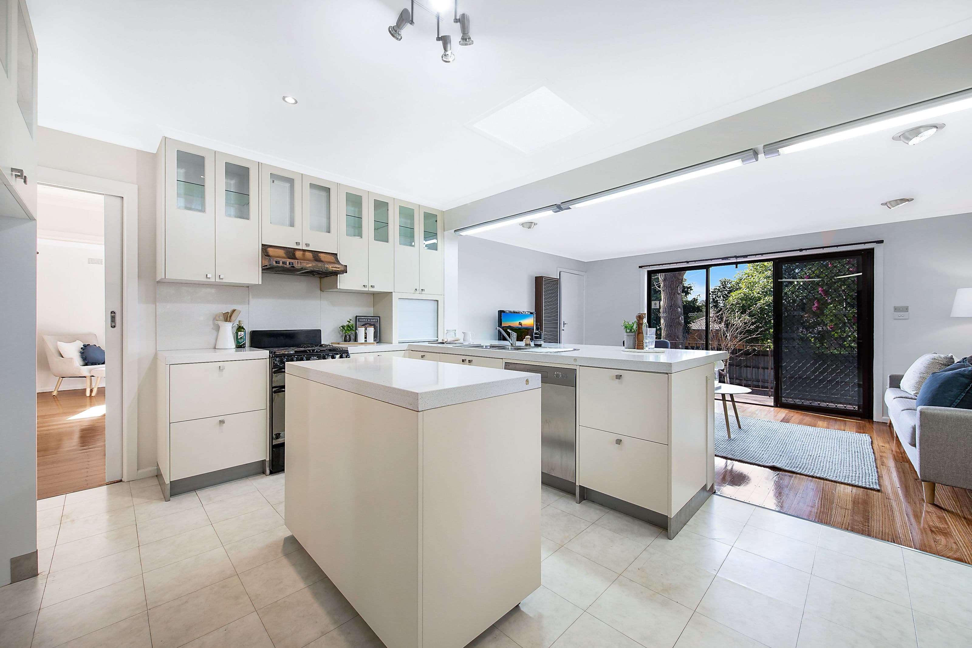 8 Gilbert Court, Mount Waverley VIC 3149, Mount Waverley - Thumbnail 4