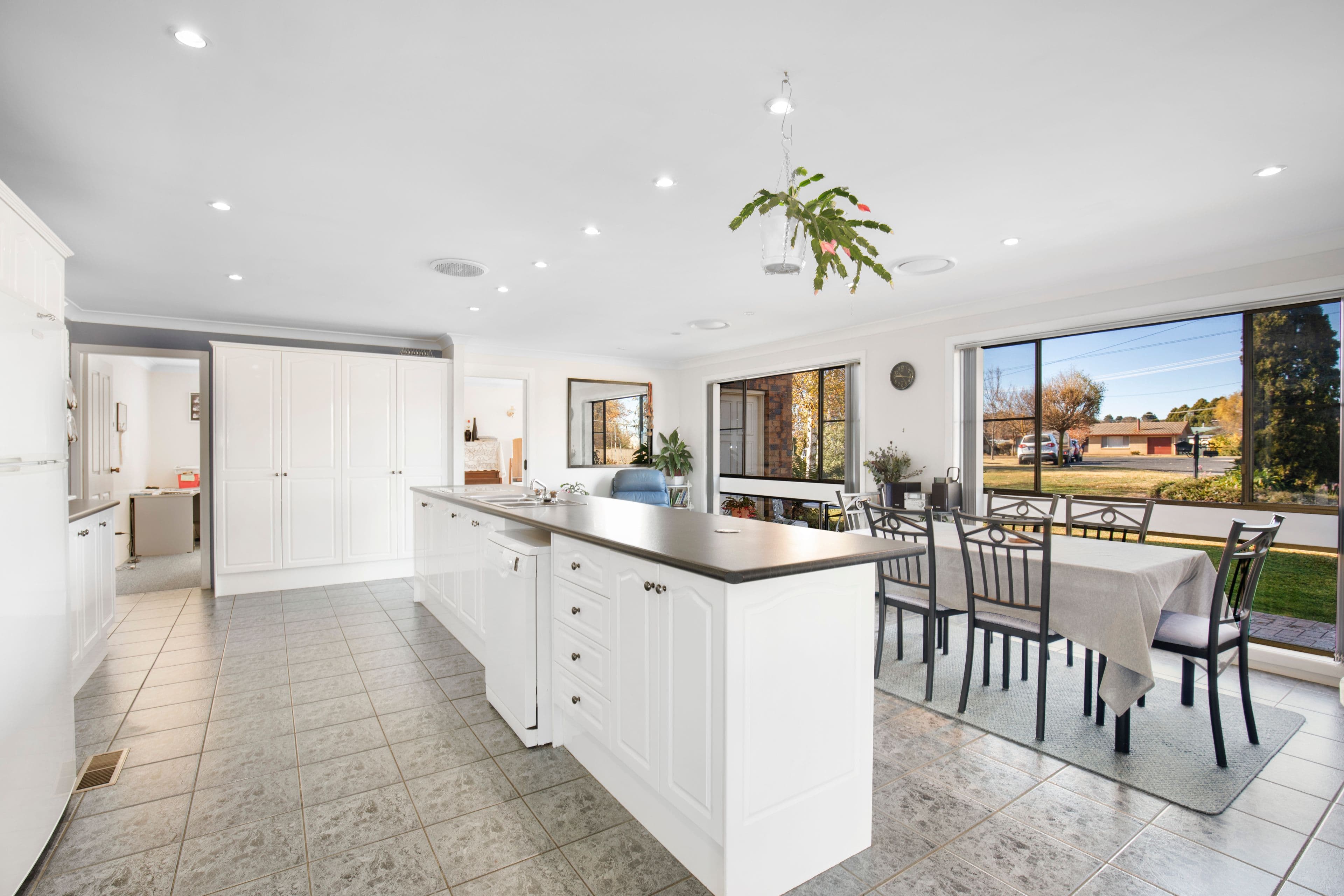 5 Cave Place, Guyra NSW 2365, Guyra - Thumbnail 2