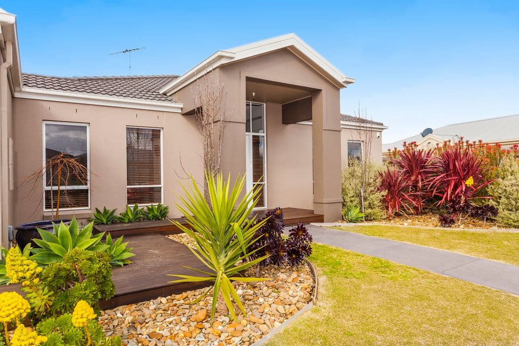 20 Roseview Way, ST ALBANS PARK VIC 3219, St Albans Park - Thumbnail 2