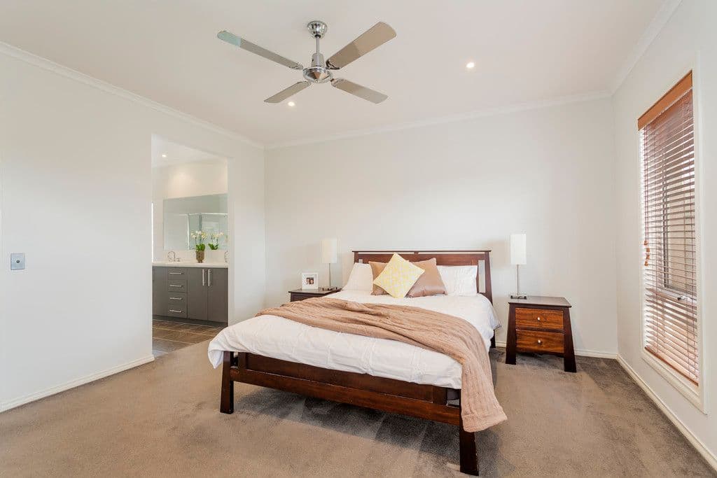 20 Roseview Way, ST ALBANS PARK VIC 3219, St Albans Park - Thumbnail 3