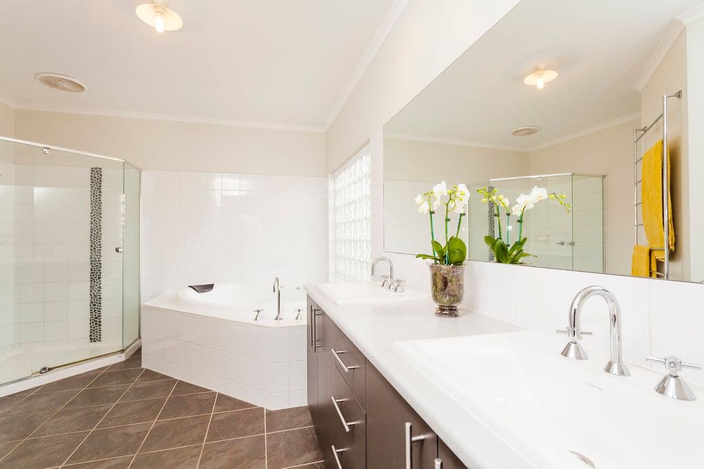 20 Roseview Way, ST ALBANS PARK VIC 3219, St Albans Park - Thumbnail 5