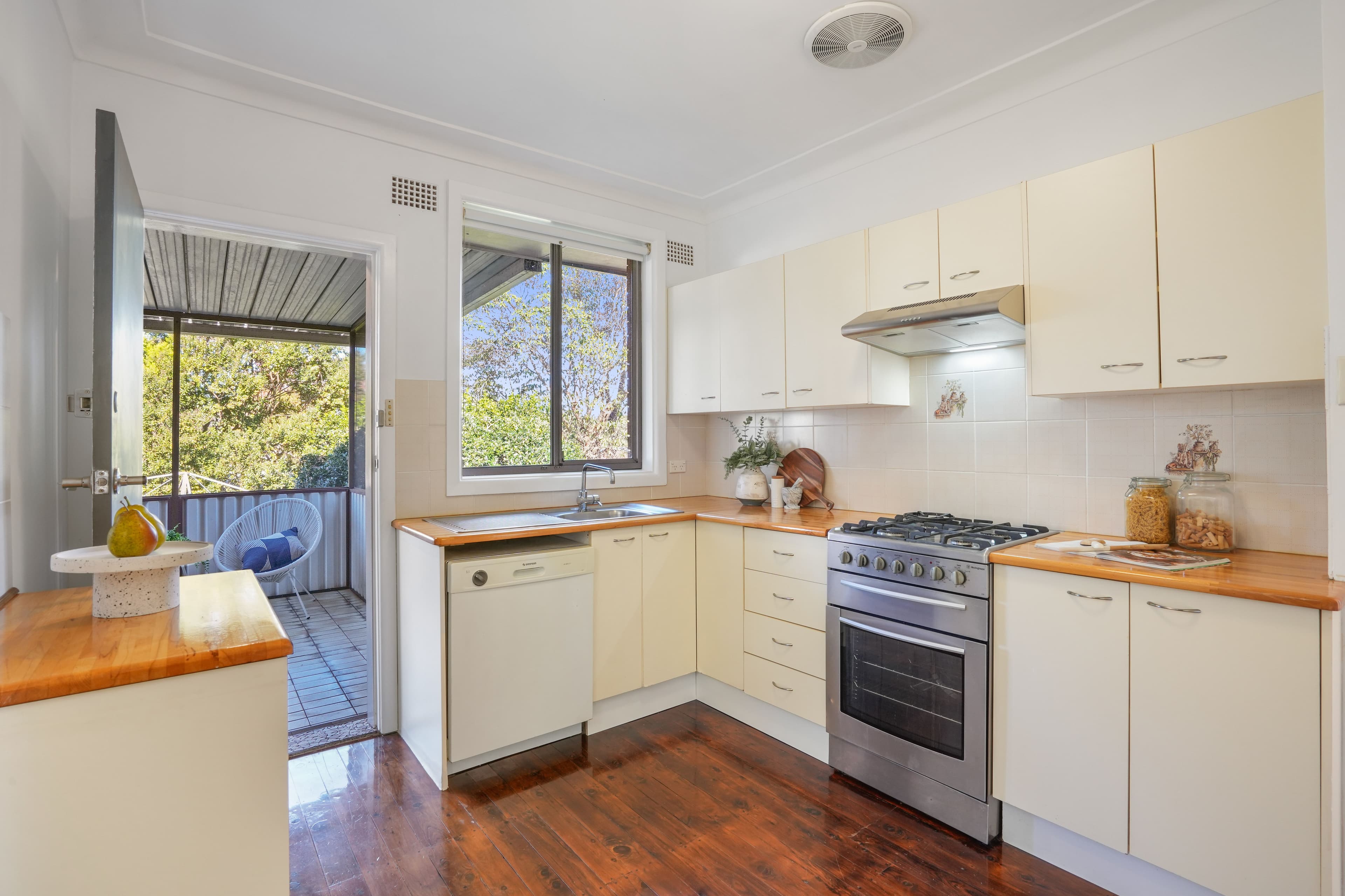 12 Warwick Parade, Castle Hill NSW 2154, Castle Hill - Thumbnail 4