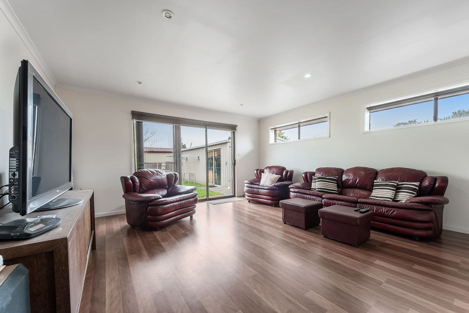 28 Cowes Street, Craigieburn VIC 3064, Craigieburn - Thumbnail 2