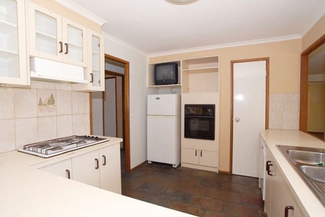 1 Whipbird Close, WERRIBEE VIC 3030, Werribee - Thumbnail 2