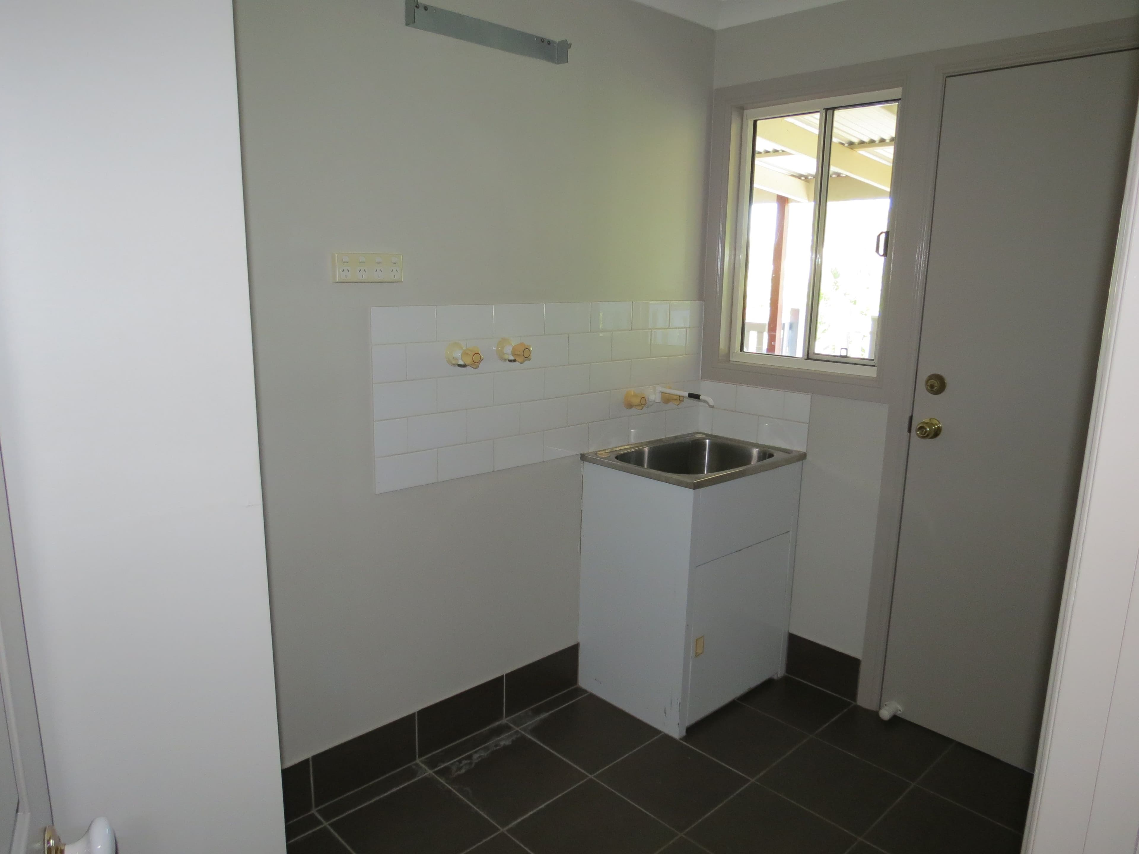 4 Waldby Court, Emerald QLD 4720, Emerald - Thumbnail 8