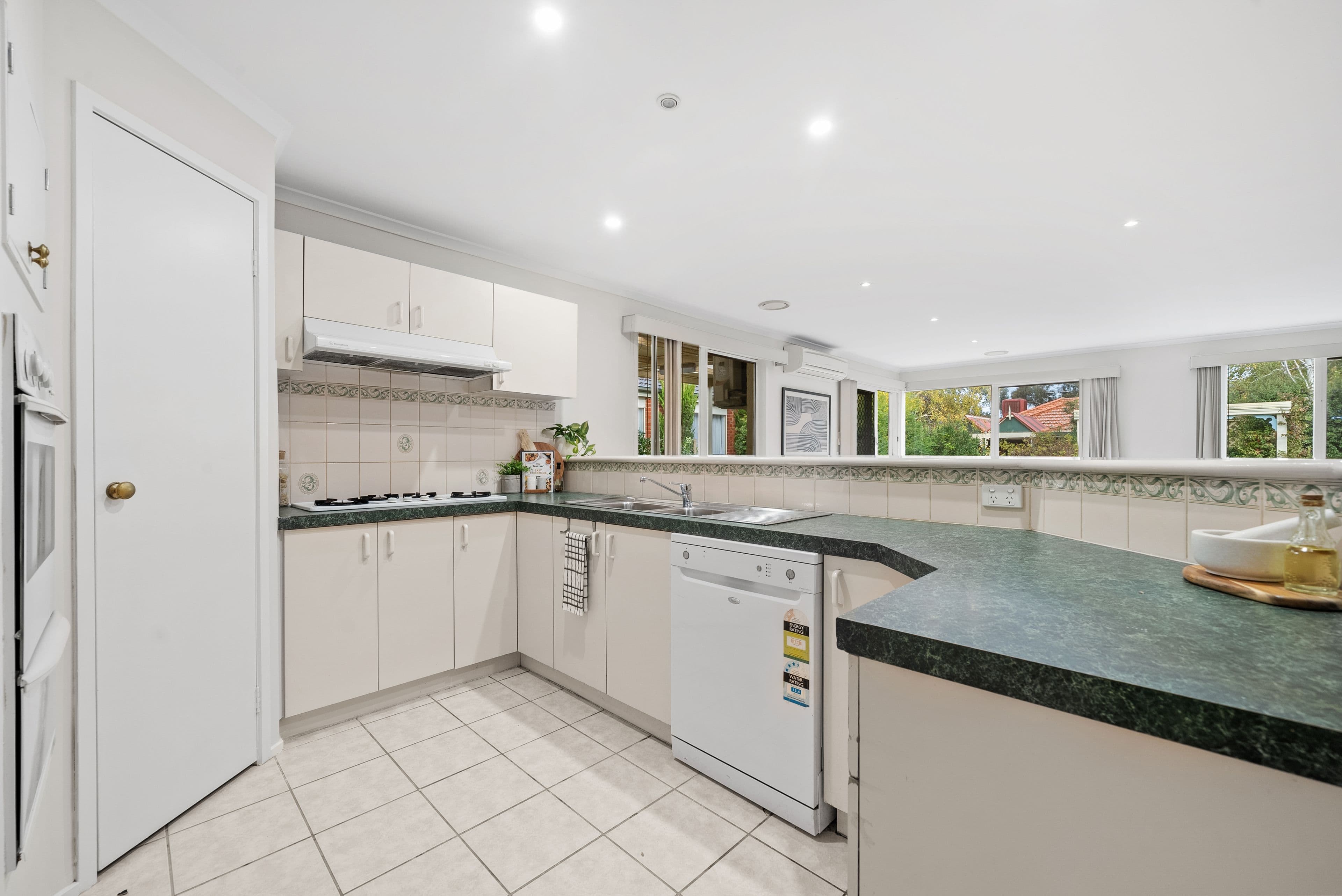 12 Yarck Court, Sunbury VIC 3429, Sunbury - Thumbnail 6