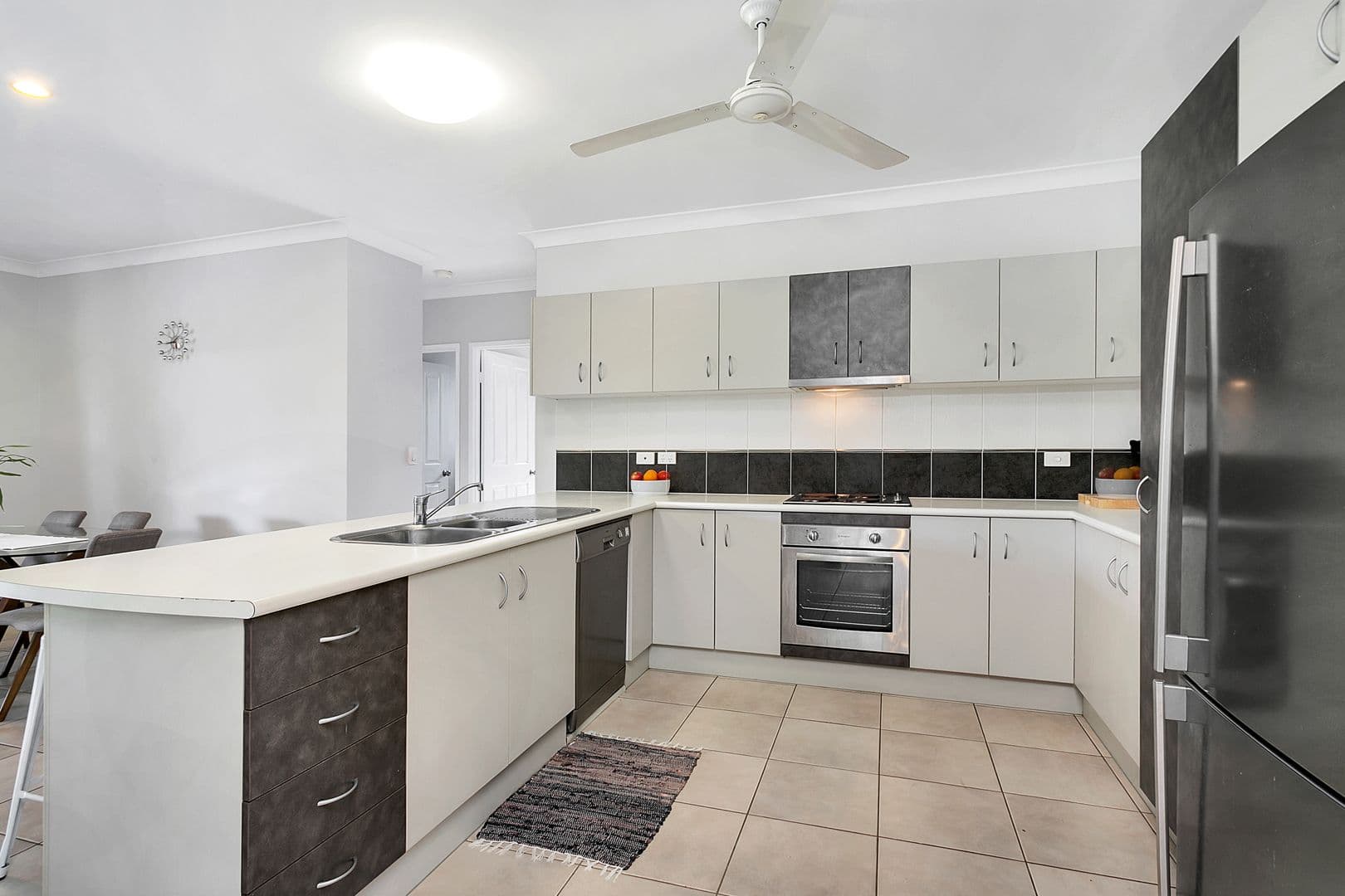 4 Whela Close, BENTLEY PARK QLD 4869, Bentley Park - Thumbnail 2