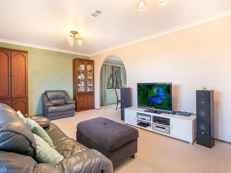 11 Lowry Place, WORONORA HEIGHTS NSW 2233, Woronora Heights - Thumbnail 2