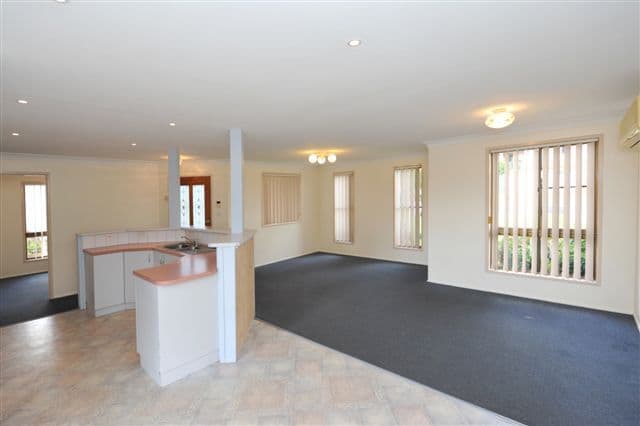 35 Jull Drive, CENTENARY HEIGHTS QLD 4350, Centenary Heights - Thumbnail 2