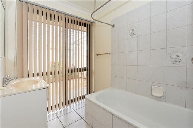 35 Jull Drive, CENTENARY HEIGHTS QLD 4350, Centenary Heights - Thumbnail 6