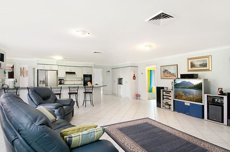 21 Glenlee Court, THORNTON NSW 2322, Thornton - Thumbnail 2