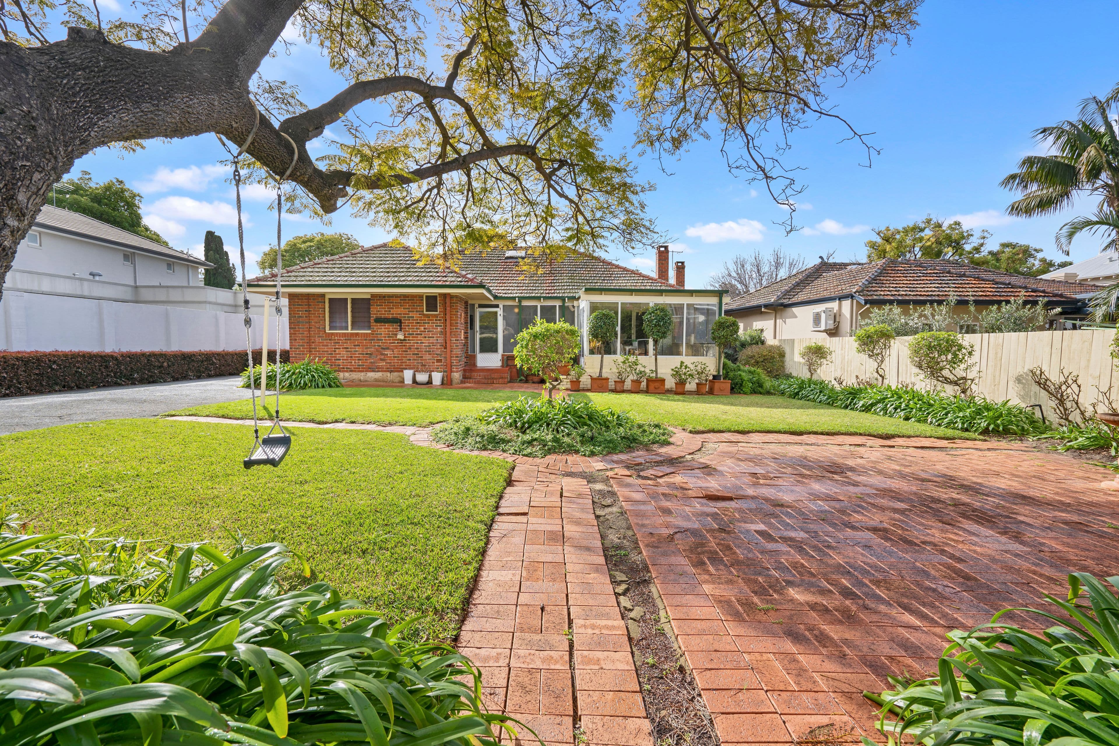 24 Waratah Avenue, Dalkeith WA 6009, Dalkeith - Thumbnail 2