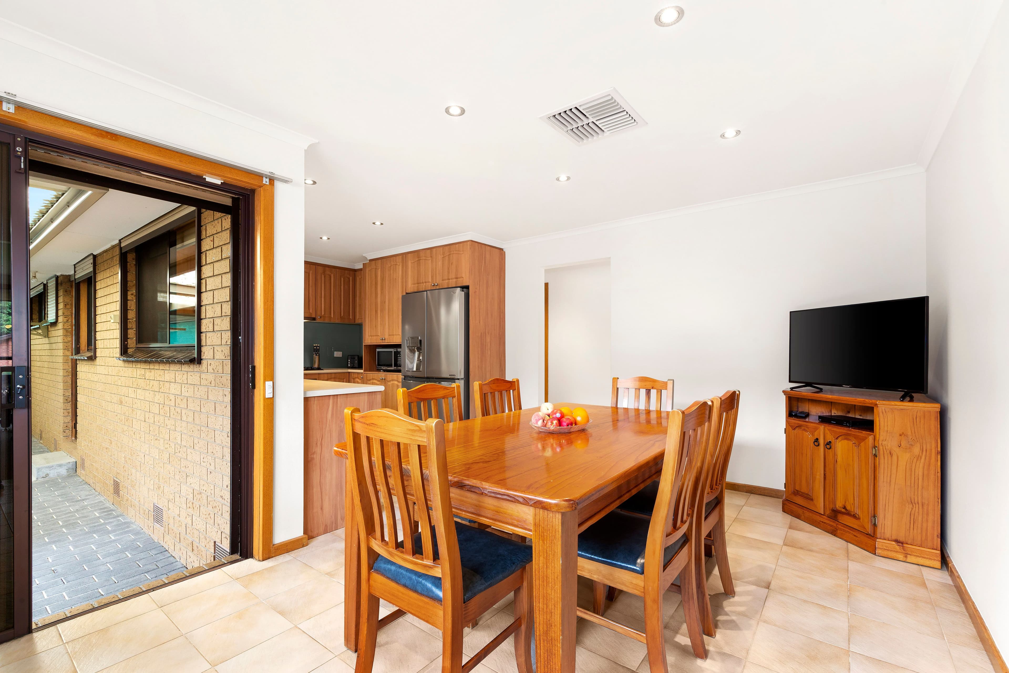 6 Thompson Circuit, Mill Park VIC 3082, Mill Park - Thumbnail 4