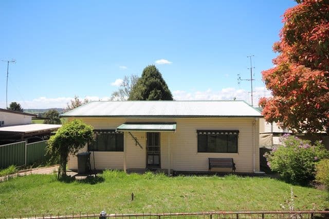 11 Jenolan Street, Oberon - Image 1