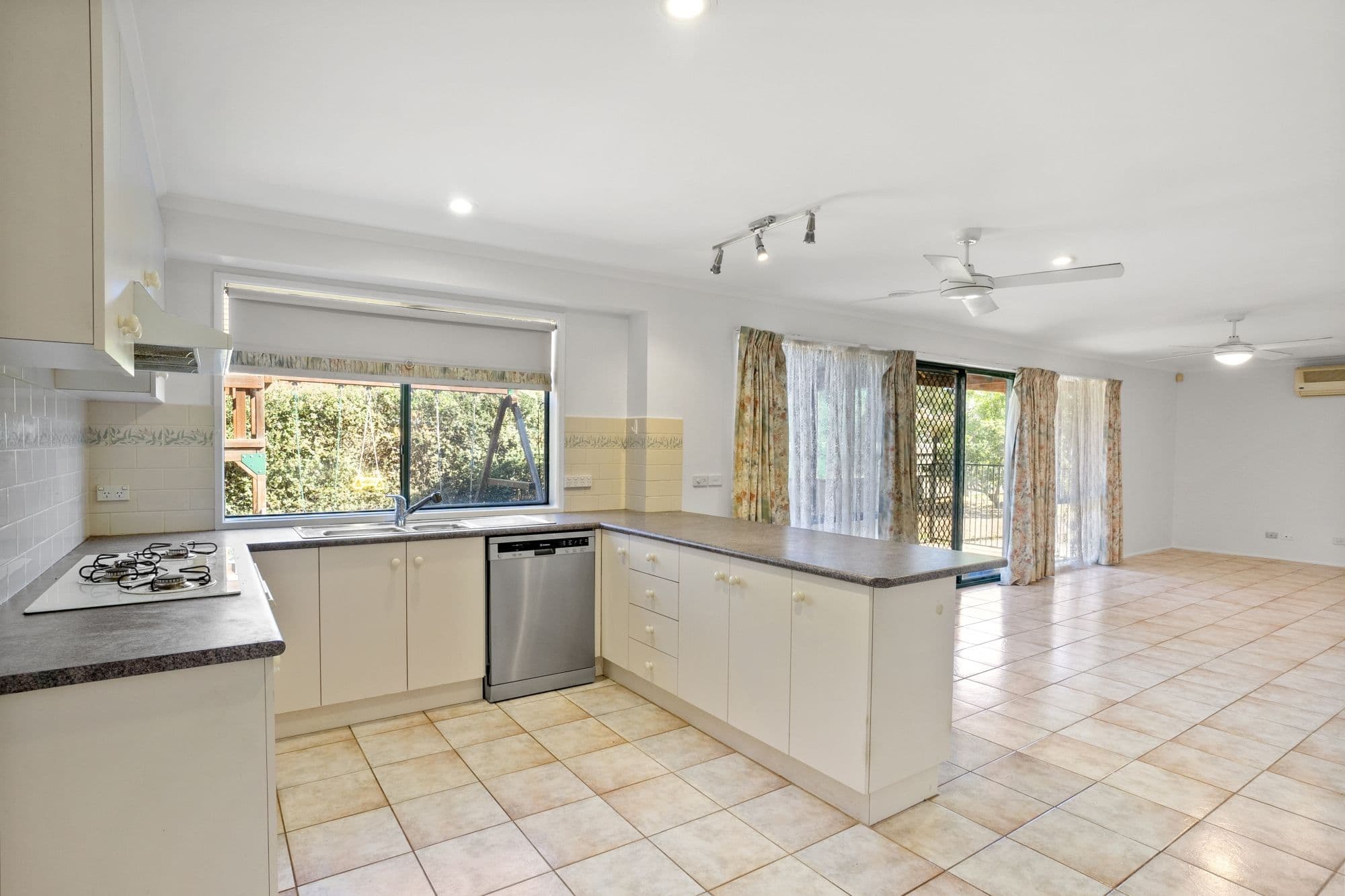 3 Bligh Place, Wyndham Vale VIC 3024, Wyndham Vale - Thumbnail 3