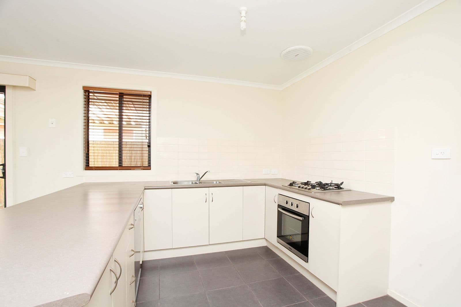 6 Caspian Lane, ANDREWS FARM SA 5114, Andrews Farm - Thumbnail 5