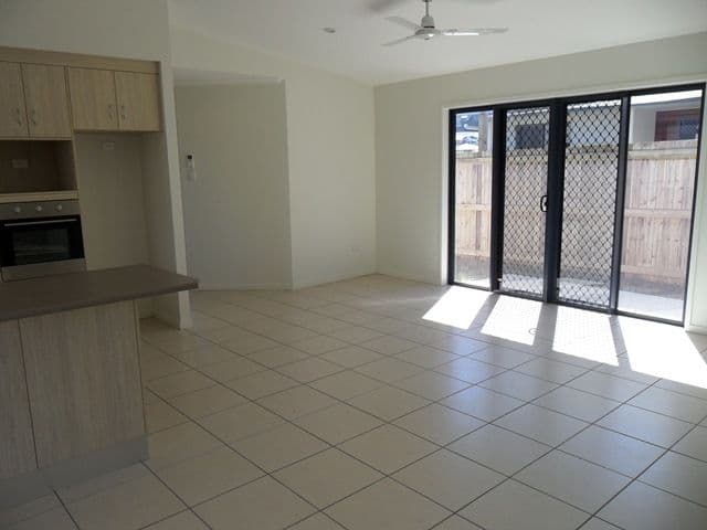 10 Coolum Court, BLACKS BEACH QLD 4740, Blacks Beach - Thumbnail 6