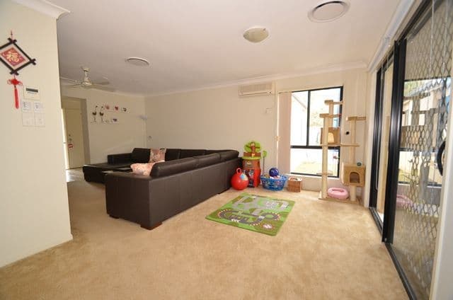 8 Mellissah Crescent, ARUNDEL QLD 4214, Arundel - Thumbnail 4