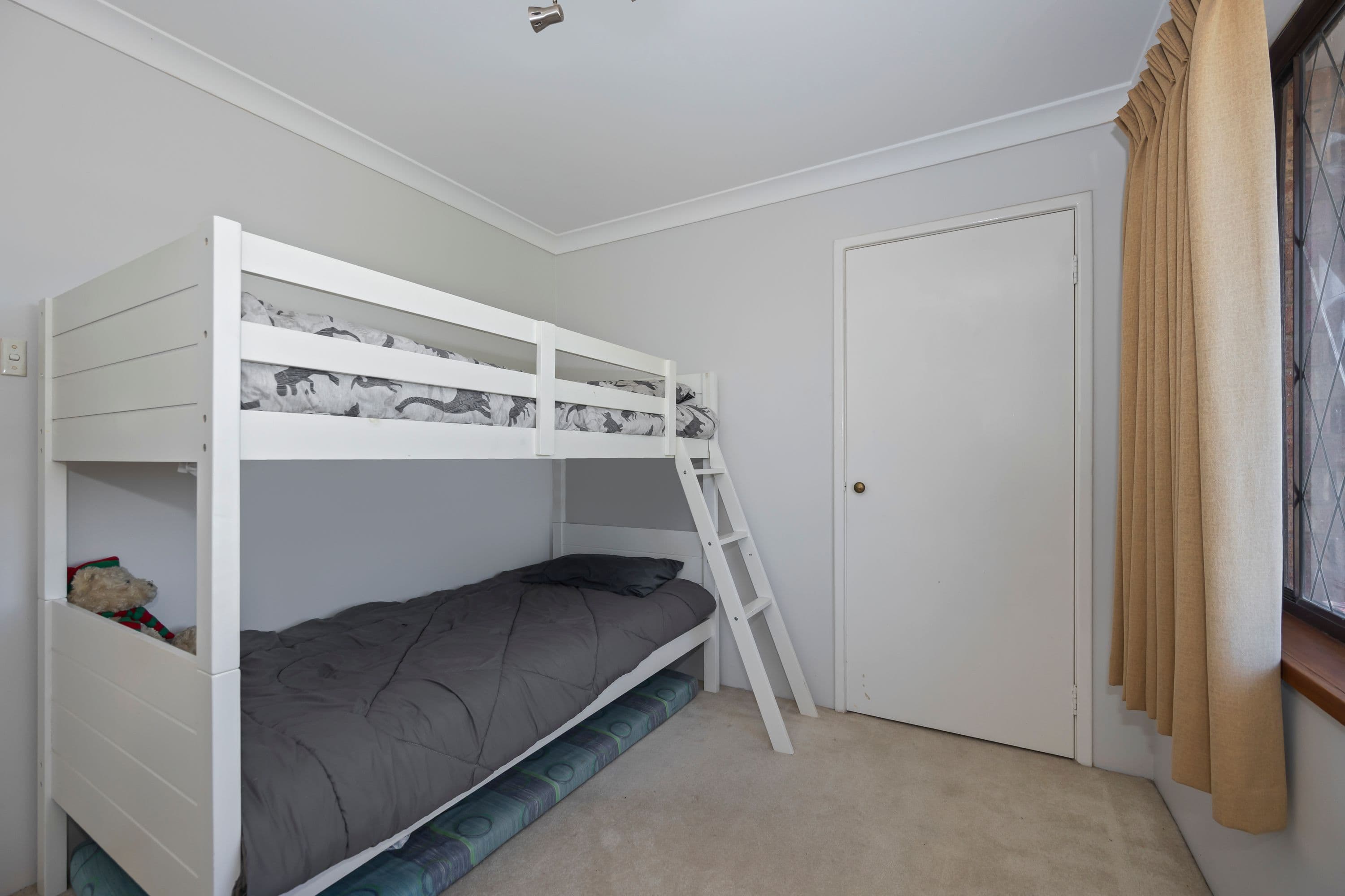 219 Summerlakes Parade, Ballajura WA 6066, Ballajura - Thumbnail 8