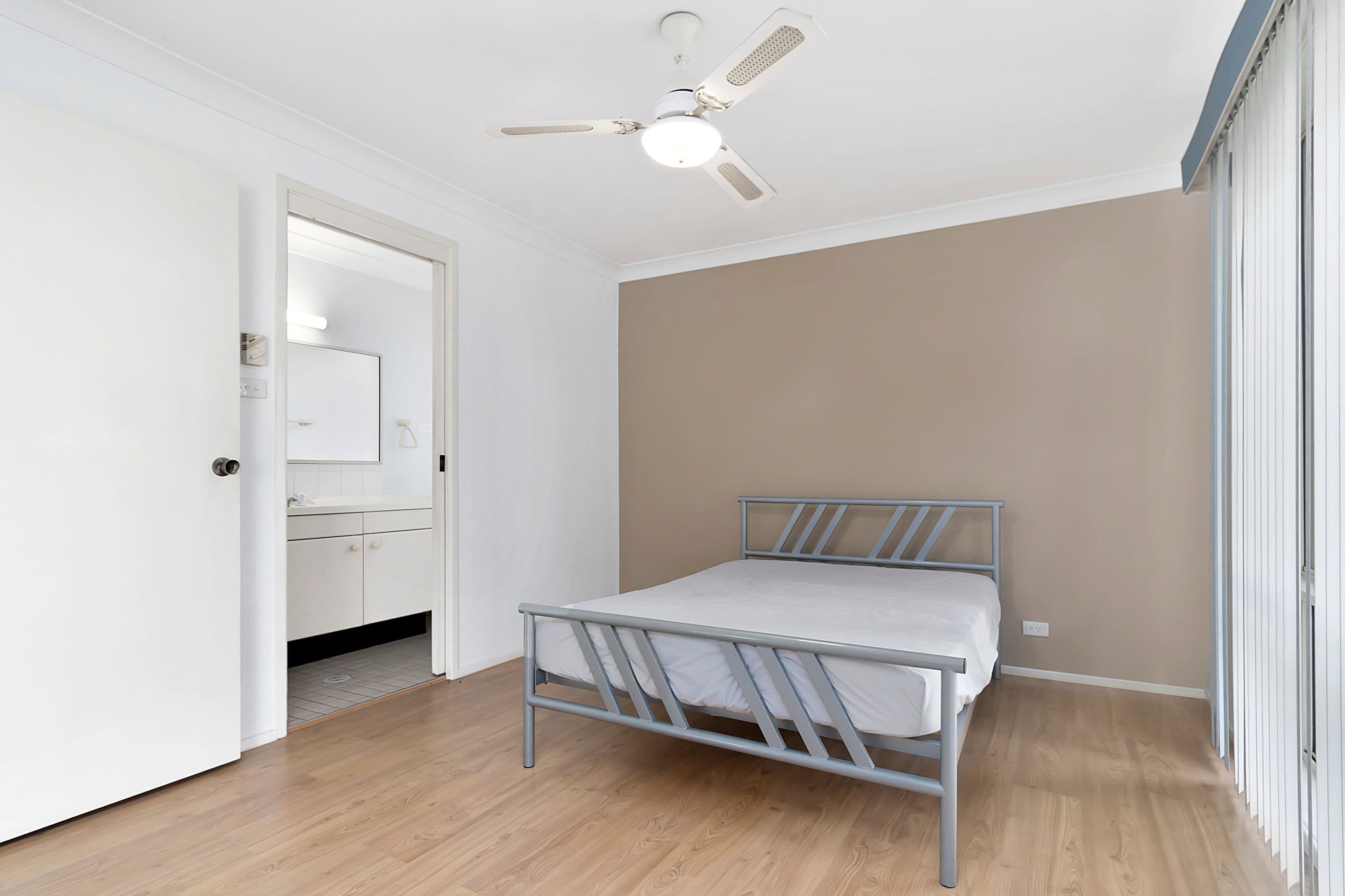 27 Doncaster Avenue, Casula - Thumbnail 7