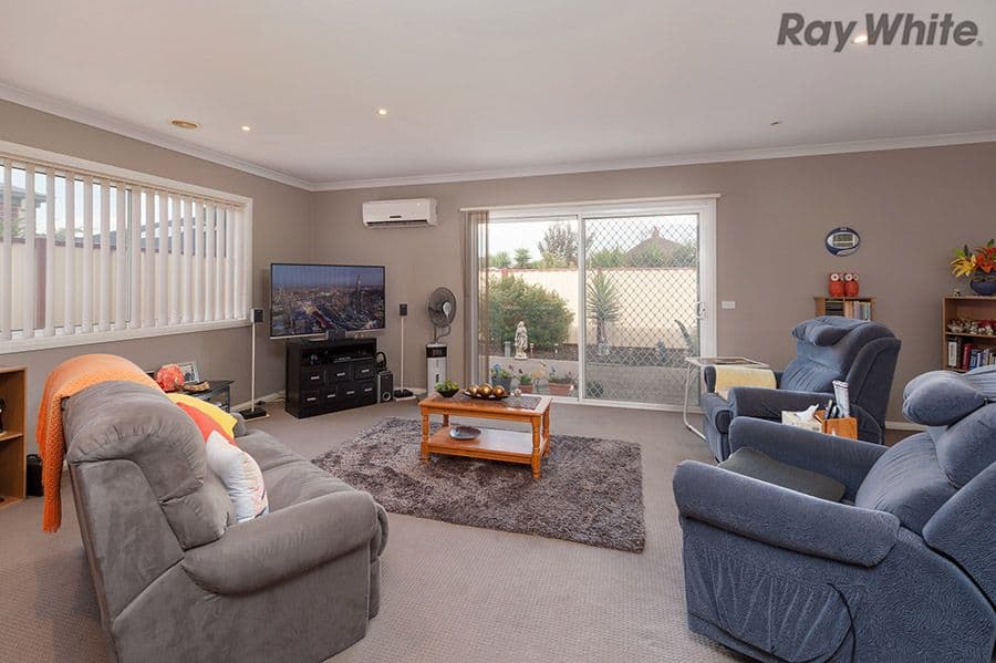 16 Pangbourne Avenue, Melton West VIC 3337, Melton West - Thumbnail 3