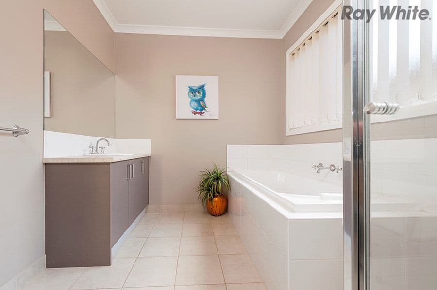 16 Pangbourne Avenue, Melton West VIC 3337, Melton West - Thumbnail 5