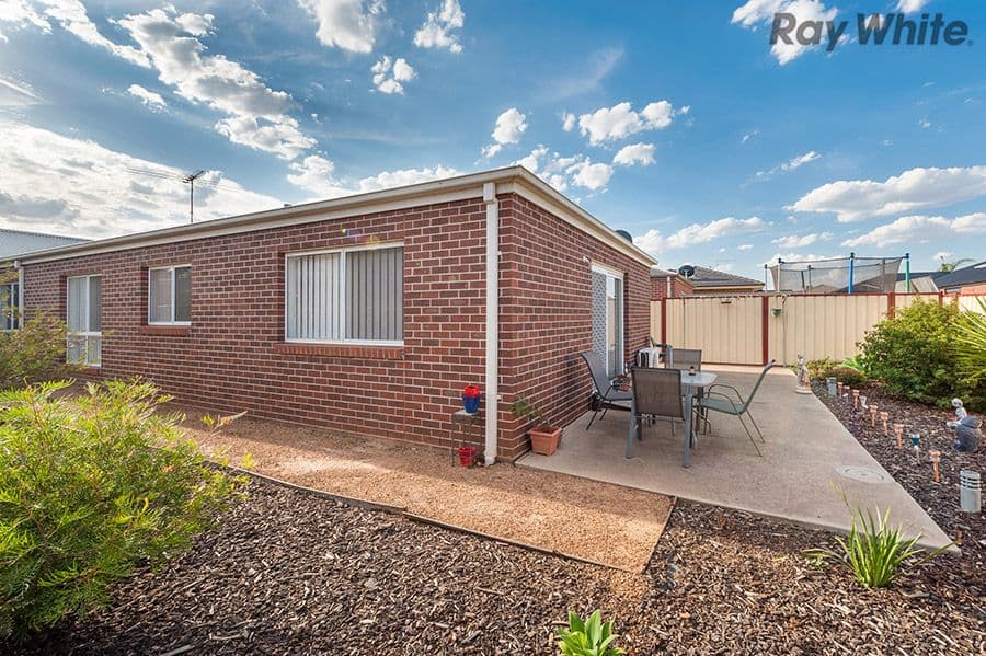 16 Pangbourne Avenue, Melton West VIC 3337, Melton West - Thumbnail 7