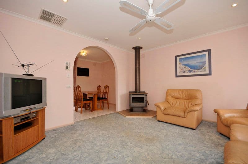 7 Bellara Drive, MOOROOLBARK VIC 3138, Mooroolbark - Thumbnail 3