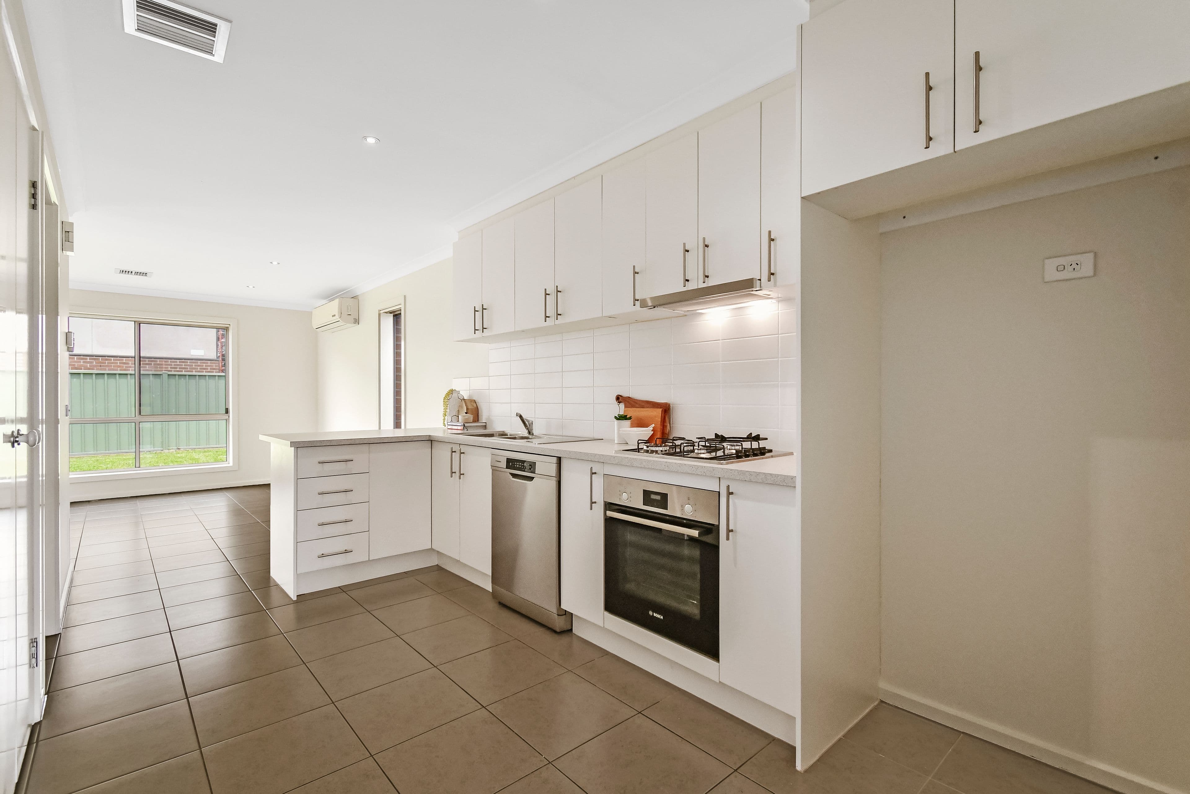 4 Bluestone Street, Pakenham VIC 3810, Pakenham - Thumbnail 3