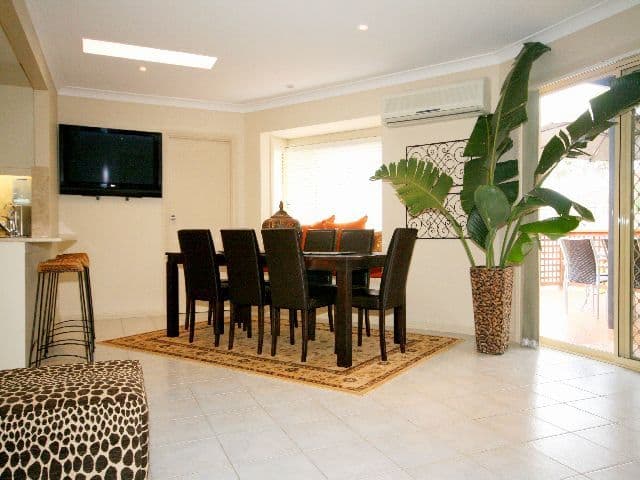4 Horbling Avenue, GEORGES HALL NSW 2198, Georges Hall - Thumbnail 3