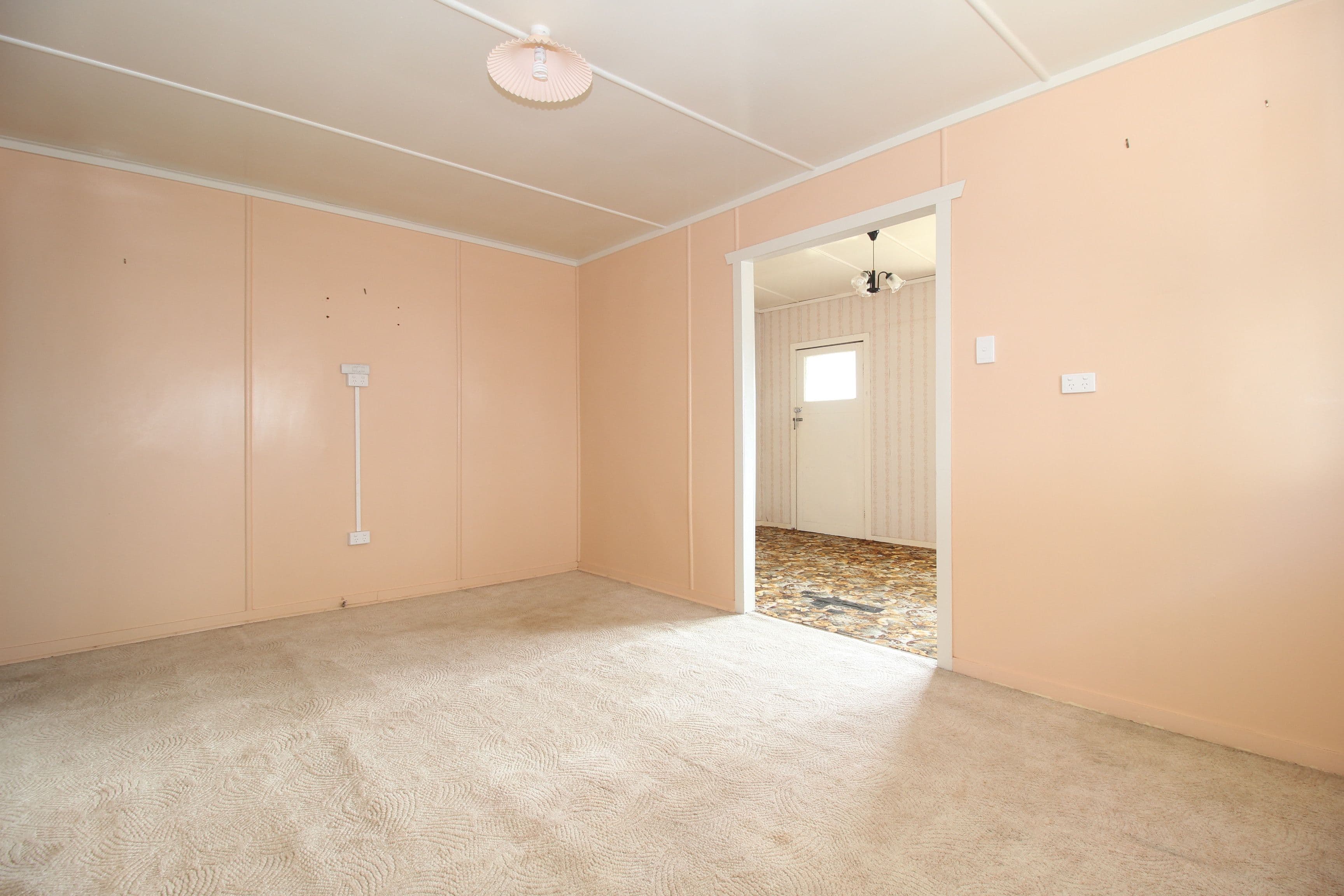 39 Roberts Street, Emerald QLD 4720, Emerald - Thumbnail 2