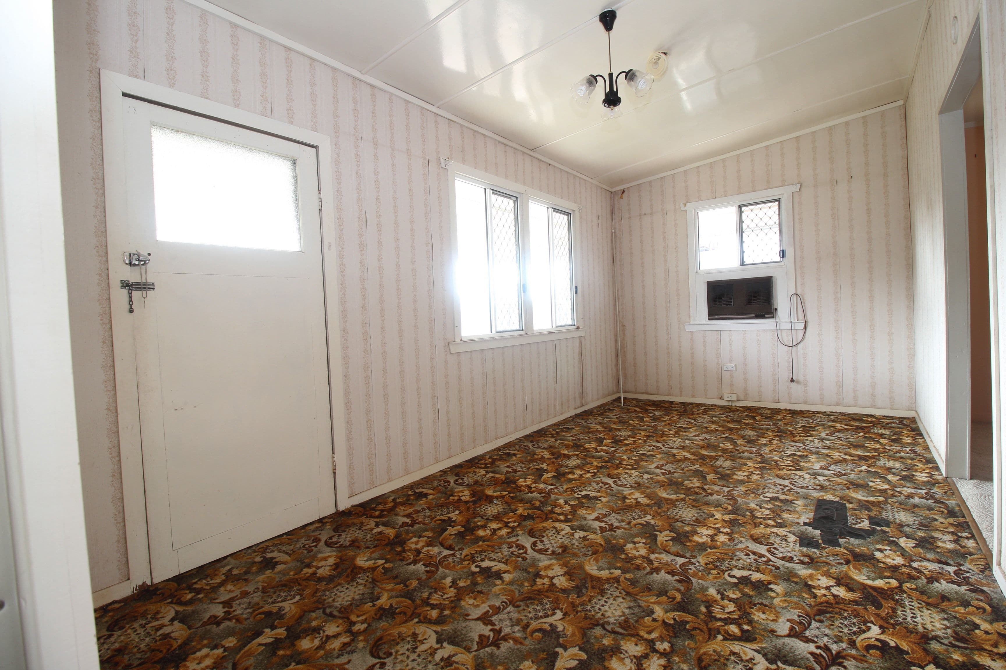 39 Roberts Street, Emerald QLD 4720, Emerald - Thumbnail 3