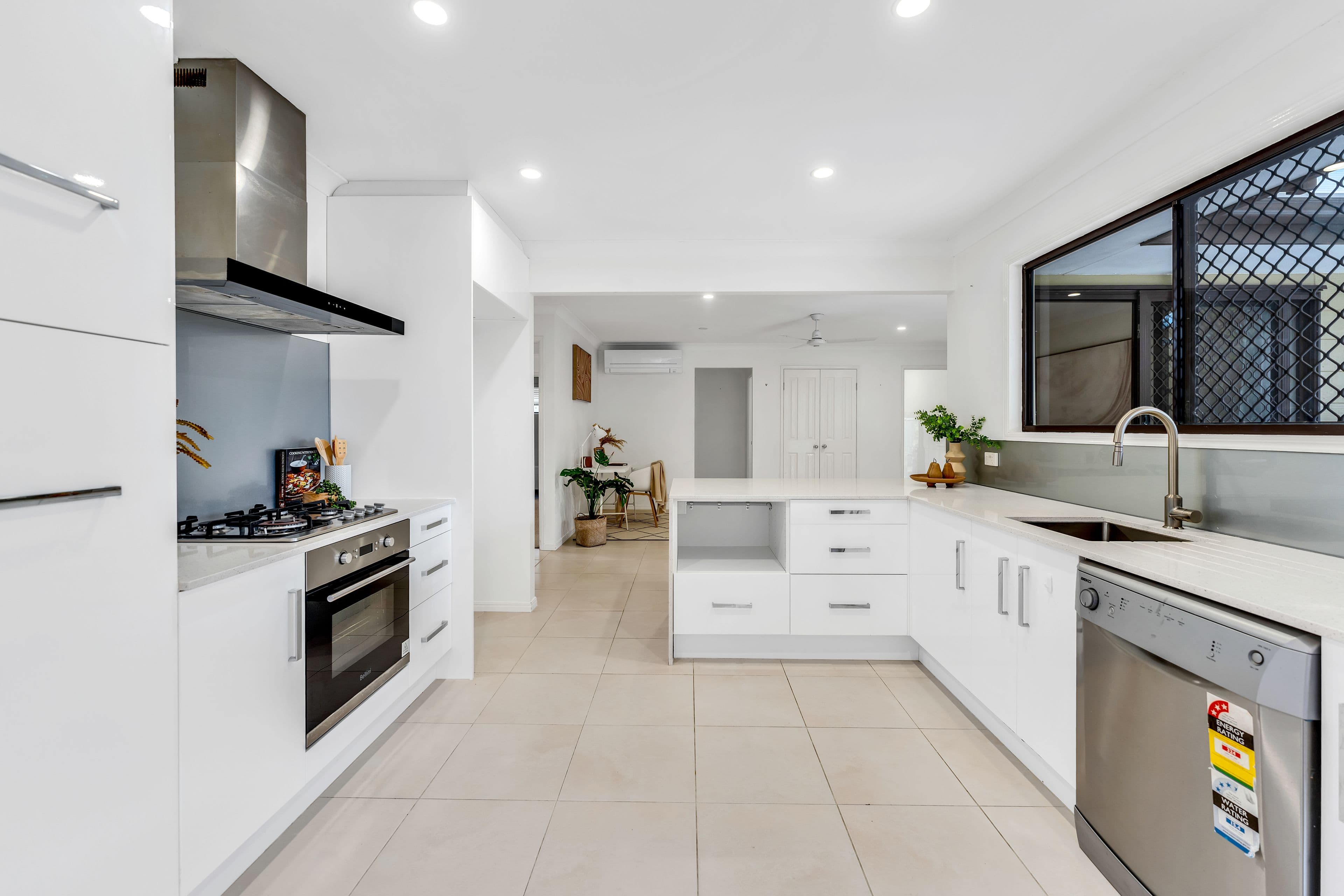 27 Gilford Crescent, Albany Creek QLD 4035, Albany Creek - Thumbnail 2