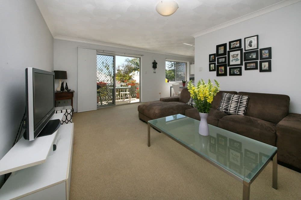 38 Balmain Street, WOOLOOWIN QLD 4030, Wooloowin - Thumbnail 2