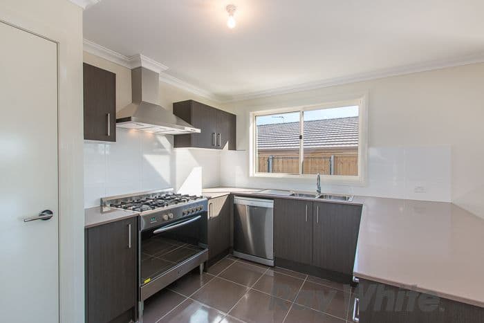37 Adeline Crescent, Fletcher - Thumbnail 2