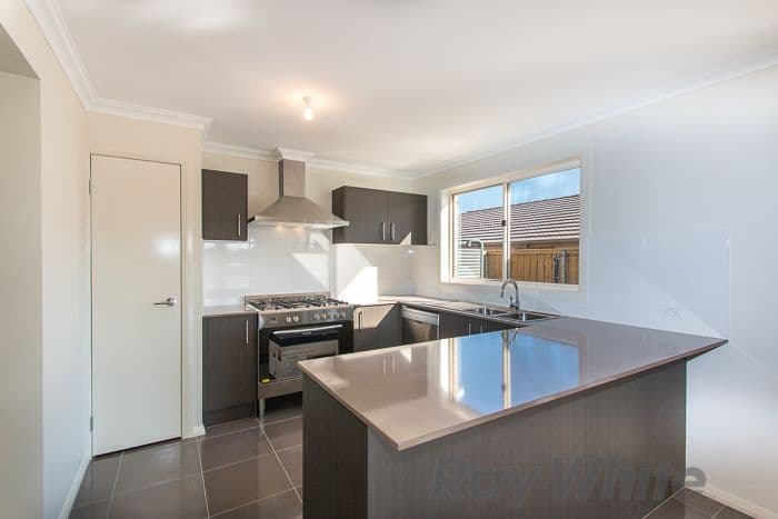 37 Adeline Crescent, Fletcher - Thumbnail 3