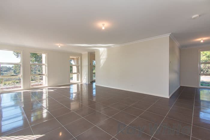37 Adeline Crescent, Fletcher - Thumbnail 4