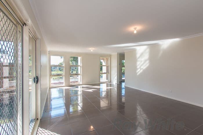 37 Adeline Crescent, Fletcher - Thumbnail 6