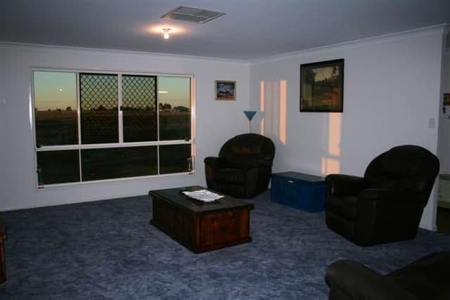 7 Dargal Road, ROMA QLD 4455, Roma - Thumbnail 4