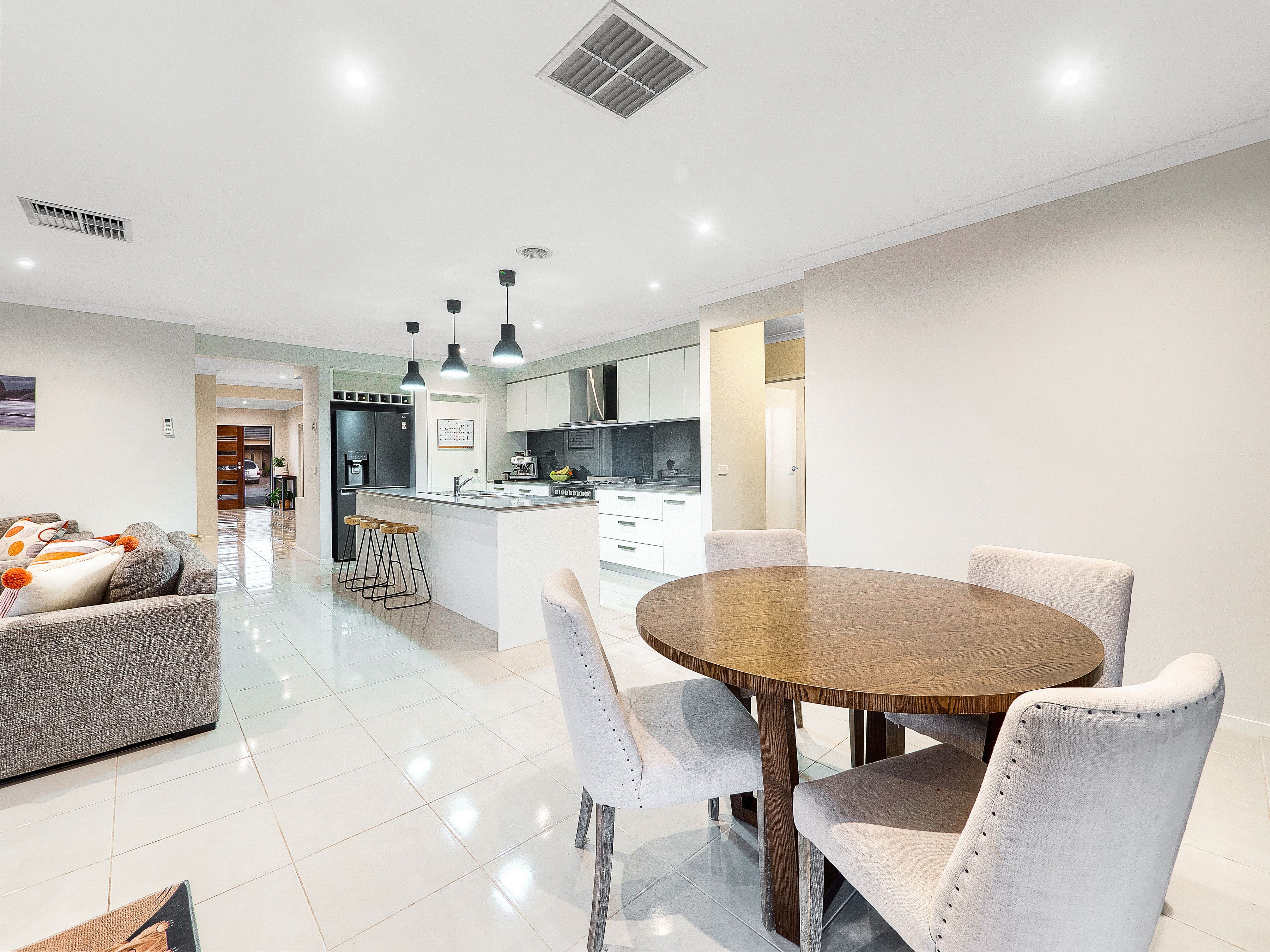 5 Hartland Drive, Cranbourne North VIC 3977, Cranbourne North - Thumbnail 2