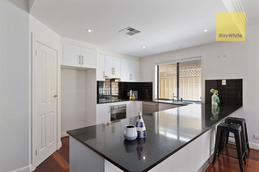 9 Oakmont Crescent, Novar Gardens SA 5040, Novar Gardens - Thumbnail 4