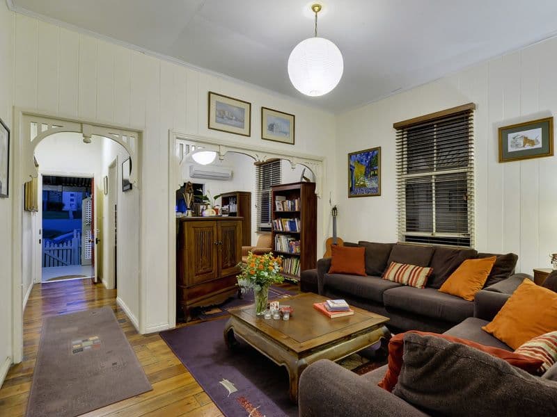 10 Ella Street, RED HILL QLD 4059, Red Hill - Thumbnail 2