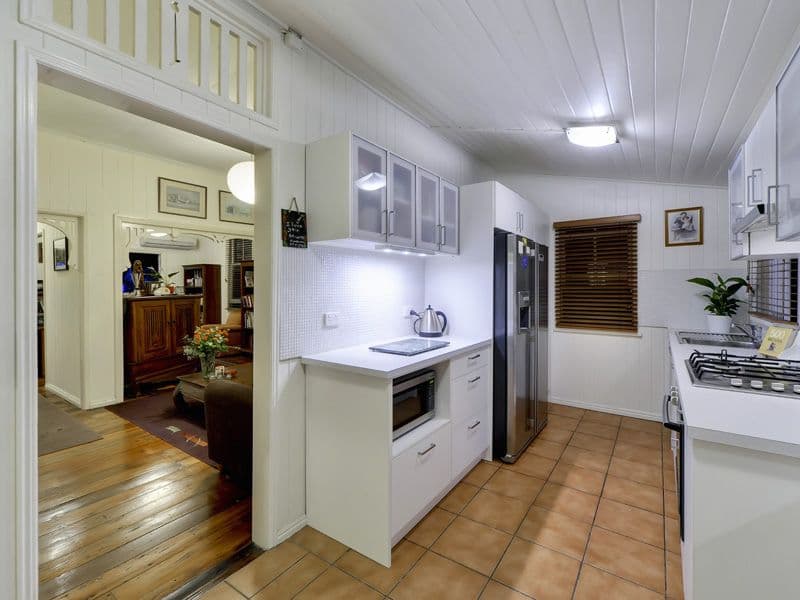10 Ella Street, RED HILL QLD 4059, Red Hill - Thumbnail 4